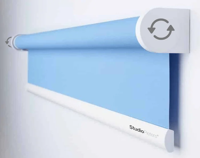 A roller blind with a motor on the left end and arrows that show its direction of rotation