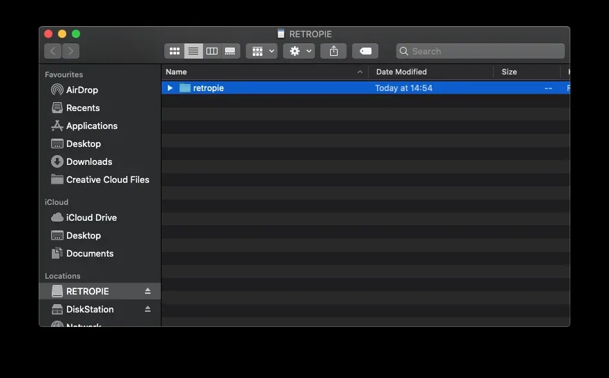 A Finder window with the RETROPIE volume and its retropie folder